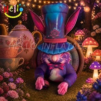 Mascotte géante gonflable de lapin de dessin animé avec toile de fond horloge pour événements commerciaux, fêtes et présentations photo