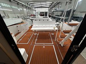 Bateau à cabine de luxe en aluminium de 15m avec yacht de sport Fly Bridge pour les sports de croisière touristique Fabrication soudée durable - Product Image 4