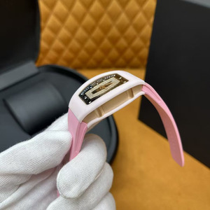 Une montre mécanique automatique en caoutchouc, squelette, sertie de diamants et de moissanite, avec boîtier en céramique, nouvelle tendance de la mode, 26 ans de tradition. - Product Image 2