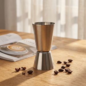 Jigger à double face en acier inoxydable distinctif, outil de mesure de précision pour cocktails avec finition élégante et prise en main équilibrée - Product Image 1