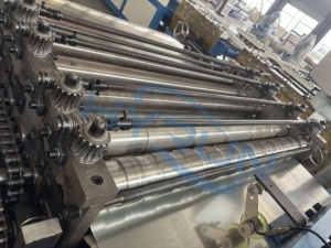Máquina de Fabricación de Ductos Automática Rápida HYRUN de 5-18 m/min, Accionada por Bomba de Motor, Control <span class=keywords><strong>Mitsubishi</strong></span>/Delta para HVAC, Producción Diaria de 2500 Unidades - Product Image 4