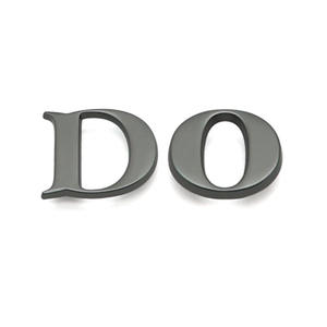 Für Messing gestempelt Design Emblem En Print Anpassen Marken platte Benutzer definierte Handtasche Dekorative Designer Kleidungs stück Metall Tag Label Logo - Product Image 5