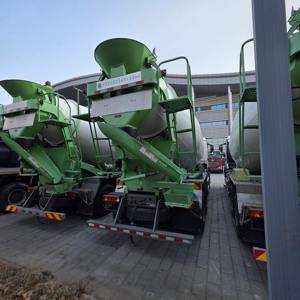 Camion malaxeur à béton SINOTRUK HOWO TX 8x4 de 12 m³ d'occasion, haute performance - Product Image 2