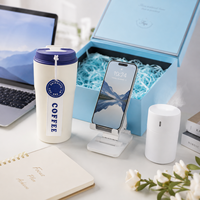 Ensemble cadeau lifestyle avec logo personnalisé, comprenant un serviette de visage douce, un gobelet de voyage, un kit de manucure et des accessoires portables, plusieurs combinaisons possibles