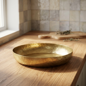 Plateau de service rond en cuivre doré, lot de 2 plateaux gigognes en métal, artisanat métallique, anniversaire - Artisanat indien pour la maison - Product Image 1