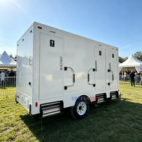 Remorque Sanitaire Extérieure Moderne à 3 Cabines, à Essieu Unique, Durable et Portable pour Chantier et Parc