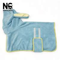 Peignoir de bain pour animaux de compagnie en polaire corail, anti-peluchage, séchage rapide, oreilles de lapin, lavable en machine, pour usage intérieur - Vente en gros G-Factory