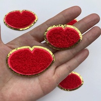 Vente en gros de patchs de broderie cousus de haute qualité Lèvres rouges Patch brodé bricolage Lèvres rouges à paillettes dorées Patch en chenille pour vestes