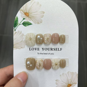 Ongles artificiels 3D plissés faits main <span class=keywords><strong>avec</strong></span> perles, feuille d'or et motif filigrane, couleur nude, pour le bureau, les rendez-vous et les mariages, vente en gros - Product Image 1