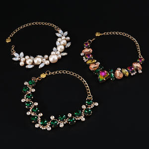 Collar de Lujo para Mascotas, Ajustable, Impermeable, con Perlas y Diamantes de Imitación, para Perros Pequeños y Medianos, Gatos, Collar Decorativo de Plástico - Product Image 3