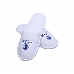 Zapatillas de <span class=keywords><strong>hotel</strong></span> de algodón blanco con precio al por mayor, Zapatillas de terciopelo denso desechables ecológicas con logotipo azul personalizado para hoteles - Product Image 1