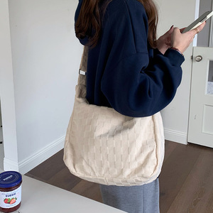 Sac messager pour femmes, motif losanges blanc cassé, sac à bandoulière de grande capacité pour un usage quotidien, été 2022 - Product Image 1