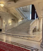 Escalier en marbre courbé sur mesure YUSHI pour villas européennes de luxe, idéal pour les projets de design d'intérieur – Vente en gros directe de l'usine de pierre