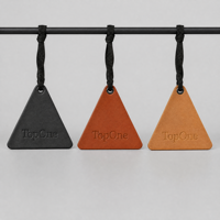 Diffuseur de parfum triangulaire de luxe en cuir de vachette pour voiture, pendentif diffuseur d'arômes pour rétroviseur de voiture, armoire, décoration intérieure, vente en gros