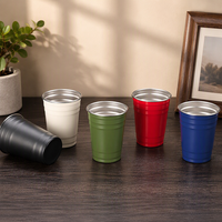 Tasse à bière en acier inoxydable 304 à paroi simple de 550 ml avec logo personnalisé, bord roulé, empilable, avec couvercle à paille métallique