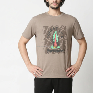 Camiseta de Manga Corta con Cuello Redondo y Estampado de Aventura en el Bosque para Hombre, de Algodón Jersey, Corte Regular, Estilo Casual - Product Image 3
