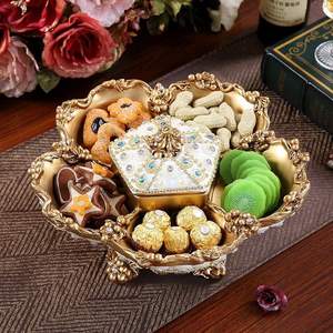 Art populaire européen, figurine sculptée personnalisée en résine époxy incrustée de diamants, décoration de luxe pour la maison, table basse de salon - Product Image 1