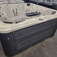 Baignoire Spa Intérieure Moderne avec Encadrement en Bois, Cascade, Éclairage LED et Contrôle Balboa – Idéale pour Villa/Salle de Sport