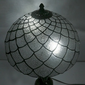 Lámpara de Escritorio Tiffany LongHuiJing de 16 Pulgadas con Cadena, Pantalla de Vidrio Transparente con Diseño Femenino y Base de Cobre para Decoración de Hotel - Product Image 6