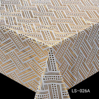 Nappe de table moderne de luxe en plastique imperméable et réutilisable, motif floral à carreaux, avec estampage doré, largeur 137 cm, longue nappe en dentelle
