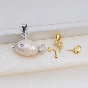 Collar con Colgante de Perla Barroca de Plata 925 Hecho a Mano, Accesorio Hueco en Forma de Pez Pequeño, Artículo de Perla para Mujer, Número de Artículo 1732 - Product Image 1