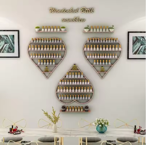 Présentoir mural de luxe doré sur mesure en métal moderne pour vernis à ongles, idéal pour les salons de manucure et supermarchés - Product Image 1