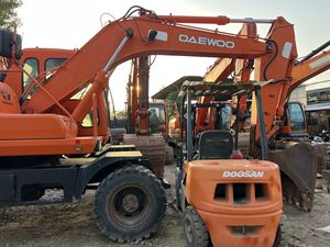 รถขุดตีนตะขาบ DOOSAN DH130W/DH150W เครื่องยนต์ดีเซล ระบบไฮดรอลิก ราคาประหยัด เหมาะสำหรับโครงการในเมือง น้ำหนักเครื่อง 26000 กก. - Product Image 4