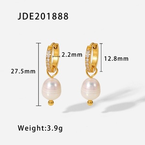 Pendientes de Perlas de Acero Inoxidable con Baño de Oro de 18K, Estilo Europeo y Americano, Retro y Sencillos para Mujer - Product Image 1