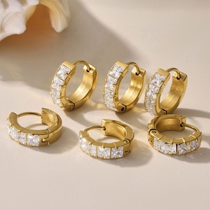Boucles d'oreilles créoles en acier inoxydable plaqué or véritable 18 carats de style européen et américain, avec rangée de diamants, forme de fleur tendance, zircon, luxe léger et élégant - Product Image 2