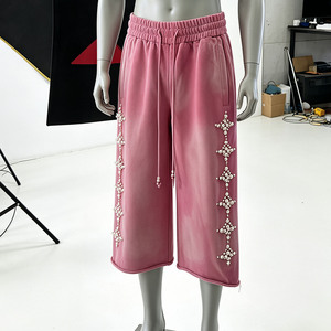 Pantalon de survêtement capri court Y2K personnalisé en coton French Terry délavé à l'acide et perlé, longueur genou 3/4, OEM - Product Image 2