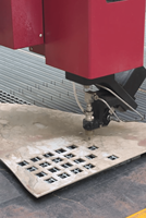 Machine de découpe à jet d'eau 5 axes AC CNC pour la découpe de pièces métalliques de formes complexes avec certification CE