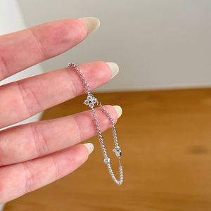 Bracelets pendentifs trèfle à quatre feuilles porte-bonheur en argent S925 avec pierre Moissanite couleur D clarté VVS1 de la collection intemporelle Dylam - Product Image 3