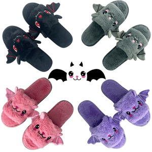 Adorables Pantuflas Góticas Cómodas y Cálidas con Diseño de Murciélago para Interiores, para Adultos y Niños - Product Image 2