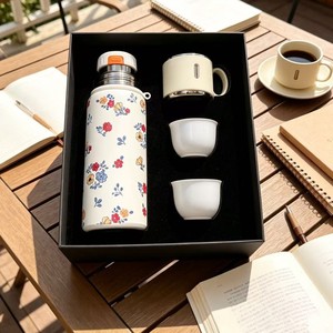 Double Wall 5D Printed Flask Gift Box Set, 600ml Bottle with 75ml <b>Small</b> Cups for Arabian Holiday Presents - Product Image 1