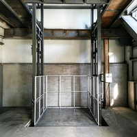 Plateforme élévatrice verticale électrique pour charges lourdes, mini-élévateur de marchandises pour atelier, construction, logistique et stockage.