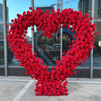 Standing backdrop lengkung berbentuk hati untuk lamaran pernikahan, lengkung bunga mawar merah dengan hiasan bunga untuk dekorasi Valentine