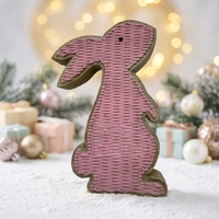 Nouvel Arrivage en Gros : Lapin en Polyresine Rose et Vert avec Finition Bois – Cadeau de Pâques Amusant et Adorable, Décoration de Table