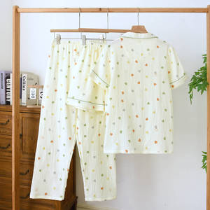 Pyjama femme SUHE PJ-045 en gaze de coton tissée 100 %, taille élastique, doux, manches courtes, ensemble deux pièces uni avec logo frontal, collection Printemps - Product Image 2