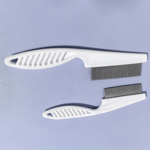 Peigne anti-puces et poux pour animaux <span class=keywords><strong>de</strong></span> compagnie, en acier inoxydable, à dents fines, pour le toilettage, élimine les poils lâches et les tiques, outil <span class=keywords><strong>de</strong></span> nettoyage pour chiens et chats - Product Image 3