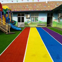 China Herstellung 25mm Regenbogen Kunstrasen Teppich für Spielplatz Color Turf