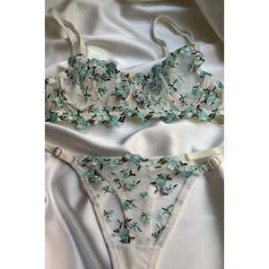 Ensemble de lingerie bleu XL avec détails en dentelle, soutien-gorge et culotte brodés transparents, soutien-gorge et culotte en tricot respirants et confortables avec logo sur le bonnet - Product Image 3