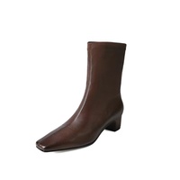 Bottines à bout carré en cuir de vachette avec fermeture éclair, doublure en peau de mouton, semelle intermédiaire en EVA, semelle extérieure en caoutchouc