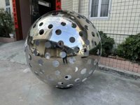 Sculpture de boule en acier inoxydable poli découpée au laser, moderne et personnalisée, pour projets architecturaux d'hôtels, d'art et de lanternes lumineuses