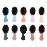 Brosse à cheveux portable mini en poils de sanglier avec picots en nylon, brosse démêlante et lissante pour massage du cuir chevelu, idéale pour les voyages, vente en gros OEM