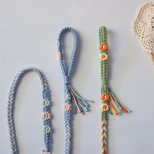 Vendita calda fatta a mano a mano guinzaglio per cani in cotone intrecciato Paracord con bellissimi accessori di fiori per animali domestici - Product Image 6