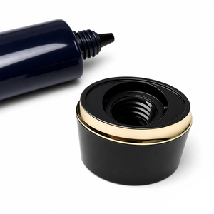 Tubo Exprimible Cosmético de Plástico Negro de Lujo con Tapa de Rosca Electrochapada en Oro - Product Image 3