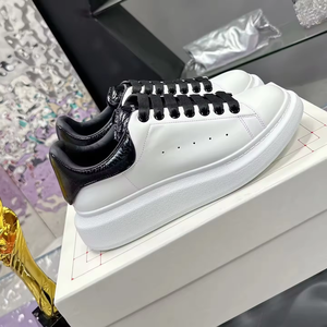 Chaussures de marche blanches rehaussantes Mqqueen Dermis tendance 2026 pour hommes et femmes, décontractées, à semelle plate, avec doublure en maille - Product Image 4