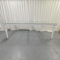 Table à manger en verre transparent avec pieds tournés blancs en acier inoxydable, cadre fin, style moderne, pour mariage et banquet