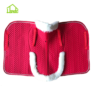 <span class=keywords><strong>Noir</strong></span> avec <span class=keywords><strong>tapis</strong></span> <span class=keywords><strong>de</strong></span> <span class=keywords><strong>selle</strong></span> <span class=keywords><strong>de</strong></span> cheval en peau <span class=keywords><strong>de</strong></span> mouton <span class=keywords><strong>de</strong></span> dressage <span class=keywords><strong>de</strong></span> tuyauterie blanche avec tuyauterie personnalisée pour produits équestres/<span class=keywords><strong>tapis</strong></span> <span class=keywords><strong>de</strong></span> <span class=keywords><strong>selle</strong></span> pour cheval - Product Image 4