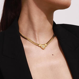 Elegante <span class=keywords><strong>collar</strong></span> de acero inoxidable chapado en oro de 18 quilates para mujer, <span class=keywords><strong>Collar</strong></span> de circón de boda de compromiso con letras en <span class=keywords><strong>V</strong></span> a la moda, Acero Inoxidable - Product Image 4
